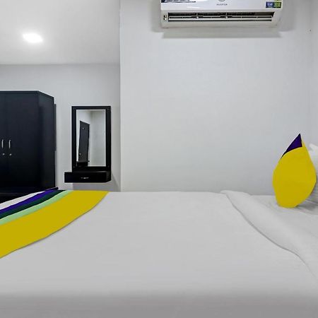 Treebo Trip LG Grand Inn Haiderabad Buitenkant foto